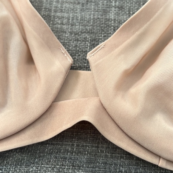 Skims Naked Plunge Underwire Bra - Picture 3 of 10